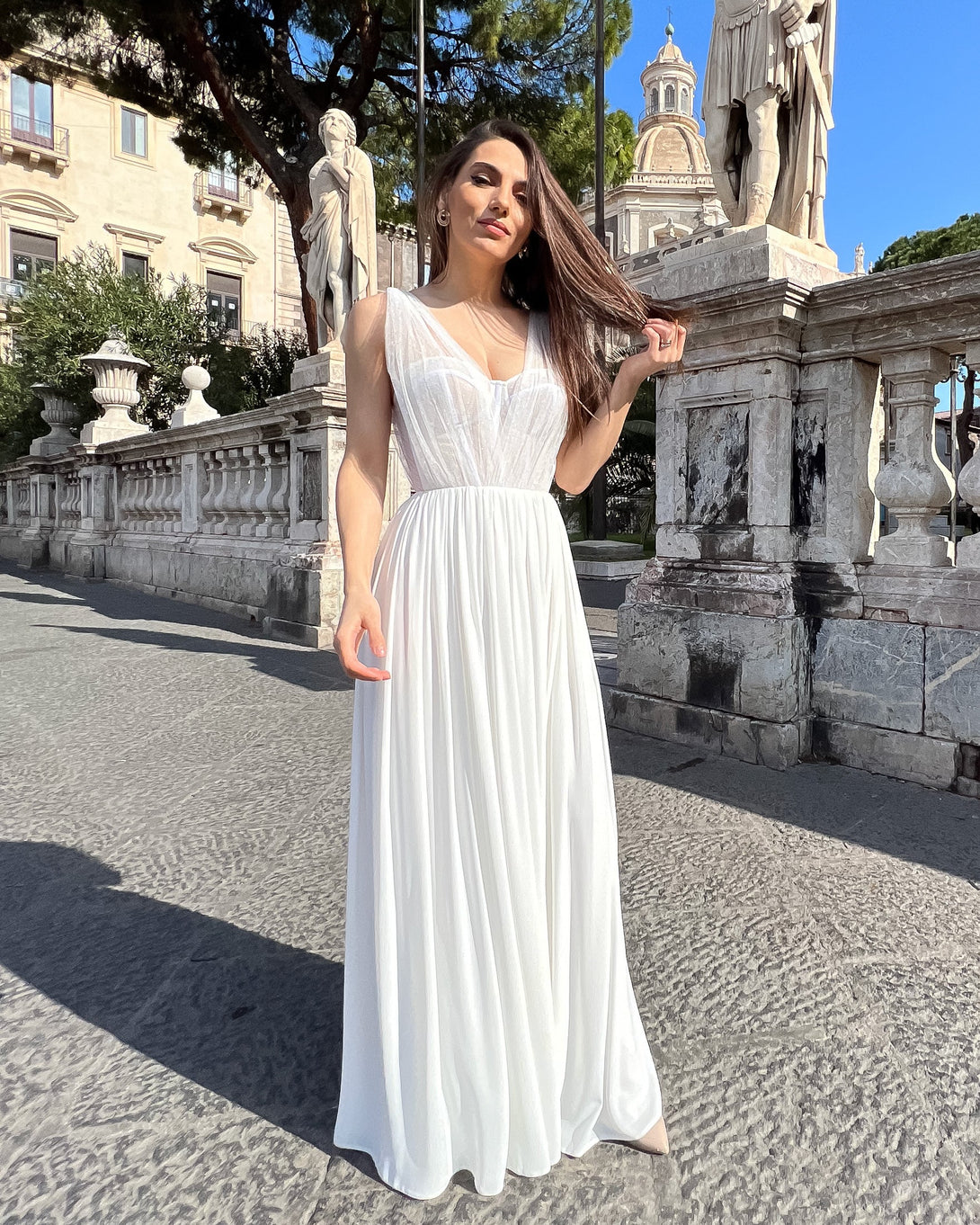 Rochie alba lunga de mireasa cu slit si corset - BELLADRESS